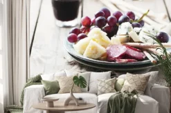 Naklejka: Przystawka z serem, kiełbasą i winogron