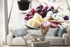 Naklejka: Przystawka z serem, kiełbasą i winogron