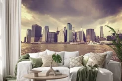 Naklejka: Purpurowy stary film stylizowany deszczowe chmury nad manhattan