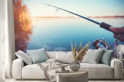 Naklejka: Ręka z przędzenia i rolce na letnim jezioro wieczorem