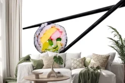 Naklejka: Roll sushi z czarnymi pałeczkami na białym tle