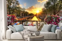 Naklejka: Rowery i kwiaty na moście o wschodzie słońca w amsterdamie