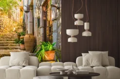 Naklejka: Rustykalna uliczka z donicami przy domach