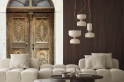 Naklejka: Rzeźbione drewniane drzwi