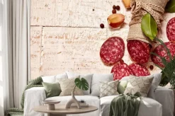 Naklejka: Salami na drewnianym tle