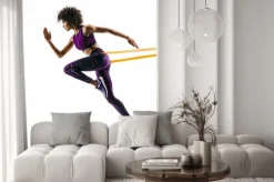 Naklejka: Silna dziewczyna w sylwetce za pomocą zespołu oporu. fotografia