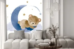 Naklejka: Słodki brązowy miś śpiący na księżycu bajkowa ilustracja