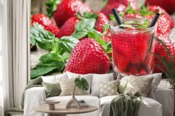 Naklejka: Sok z truskawek i świeże owoce z miętą, selektywnym focus