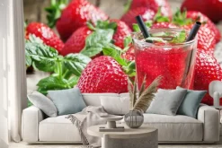 Naklejka: Sok z truskawek i świeże owoce z miętą, selektywnym focus