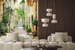 Naklejka: Stara uliczka pełna zieleni