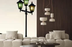 Naklejka: Stare ulicy latarni przed zmierzchu tle