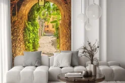 Naklejka: Stare uliczki średniowiecznego miasta toskanii zieleni.