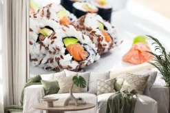 Naklejka: Sushi z łososia, awokado, ryż w wodorostów podawane z wasabi