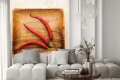 Naklejka: Trzy słodkie red hot chili na tle drewna