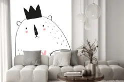 Naklejka: Uroczy miś z czarną koroną