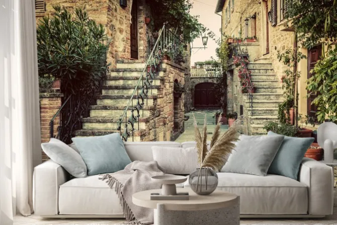 Naklejka: Uroczy stary średniowiecznej architektury w mieście w toskanii