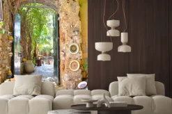 Naklejka: Urokliwe detale wąskich uliczek starego miasta