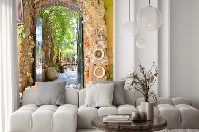 Naklejka: Urokliwe detale wąskich uliczek starego miasta