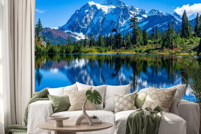 Naklejka: Widok gór z odbiciem w spokojnym jeziorze