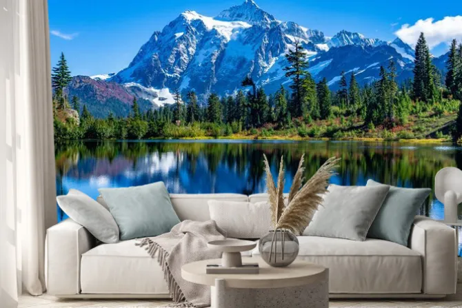 Naklejka: Widok gór z odbiciem w spokojnym jeziorze