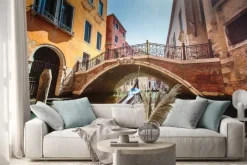 Naklejka: Widok z gondoli podczas jazdy po kanałach wenecji í