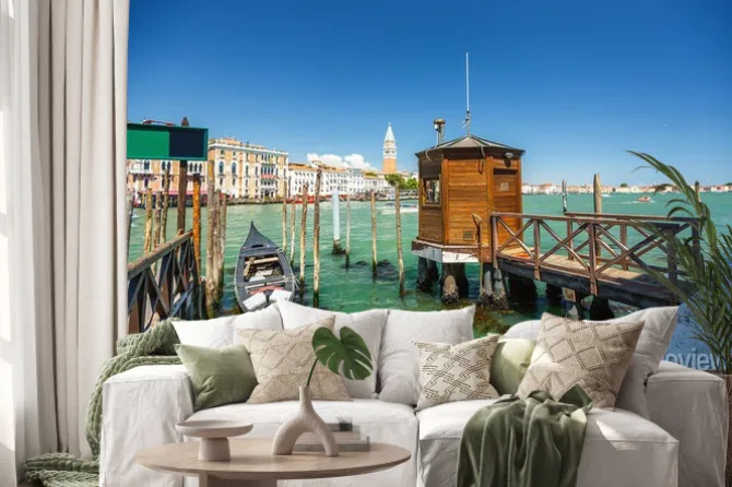 Naklejka: Widok z gondoli podczas jazdy po kanałach wenecji í