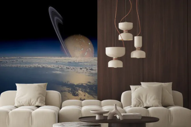 Naklejka: Widok z satelity na orbicie wokół otoczonej pierścieniami planety.