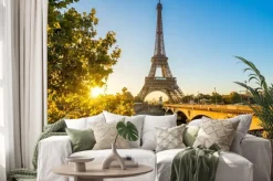Naklejka: Wieża eiffla na tle pogodnego nieba o wschodzie słońca