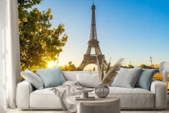 Naklejka: Wieża eiffla na tle pogodnego nieba o wschodzie słońca