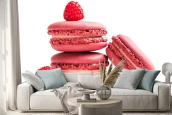 Naklejka: Świeże makarony z malin na białym tle