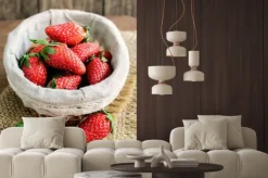 Naklejka: Świeże truskawki na wiejskim drewnianym stole