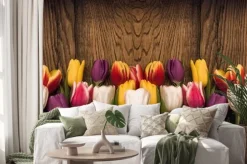 Naklejka: Wiosenne tulipany na tle drewnianych