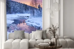 Naklejka: Wschód słońca nad rzeką w zimie w pobliżu levi, fińskiej laponii