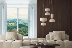 Naklejka: Zielone góry za otwartym oknem