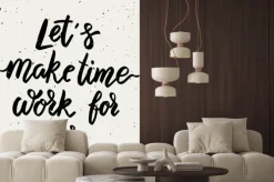 Naklejka: Zróbmy czas dla nas pracować. litera frazy na białym tle.