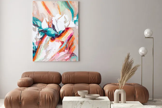 Obraz: Abstrakcyjna dłoń kobiety z kwiatem