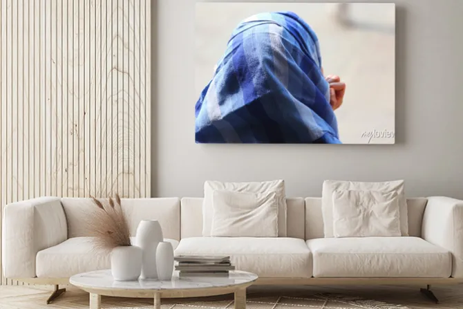 Obraz: Afrykańska kobieta z zasłoną w mieście