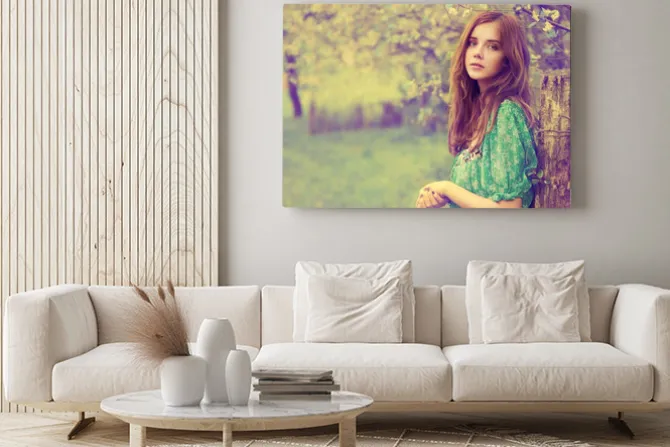 Obraz: Archiwalne zdjęcie pięknej dziewczyny na wiosnę