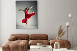 Obraz: Baletnica w długiej czerwonej sukni