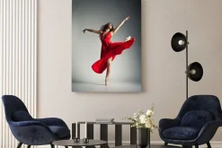 Obraz: Baletnica w długiej czerwonej sukni