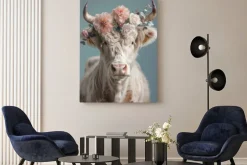 Obraz: Biała krowa góralska ozdobiona kwiatami