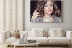 Obraz: Biżuteria i moda elegancka dama. piękna kobieta, ubrana w lux