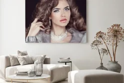 Obraz: Biżuteria i moda elegancka dama. piękna kobieta, ubrana w lux