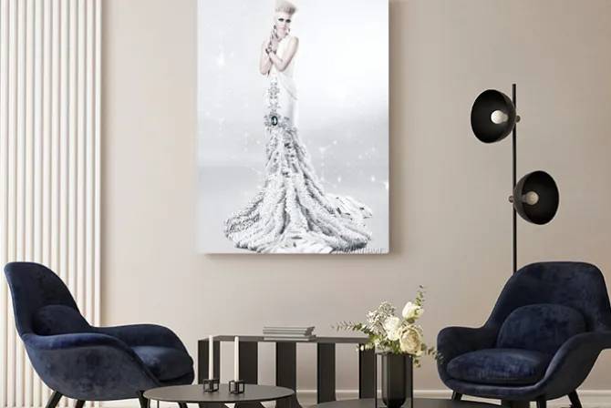 Obraz: Blond kobieta w długiej białej sukni z diamentu