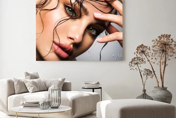 Obraz: Closeup portrait of a beautiful young woman with brown gkamour