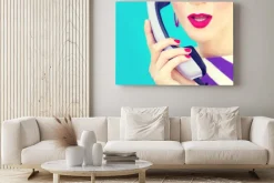 Obraz: Close-up portret retro dziewczyna z telefonem