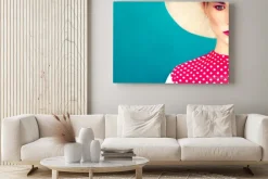 Obraz: Close-up portret retro dziewczyna na niebieskim tle