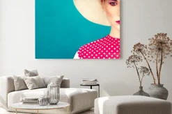 Obraz: Close-up portret retro dziewczyna na niebieskim tle