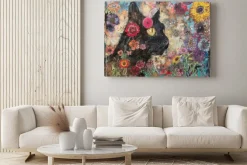 Obraz: Czarny kot w polu kwiatów