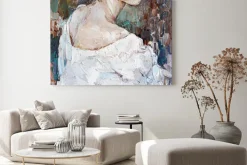 Obraz: Delikatna kobieta na ciemnym abstrakcyjnym tle